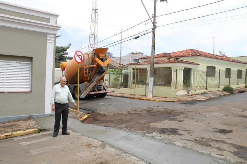 Leia mais sobre o artigo Cruzamento entre ruas Conselheiro Gavião Peixoto e Marechal Deodoro da Fonseca recebe melhorias de trânsito