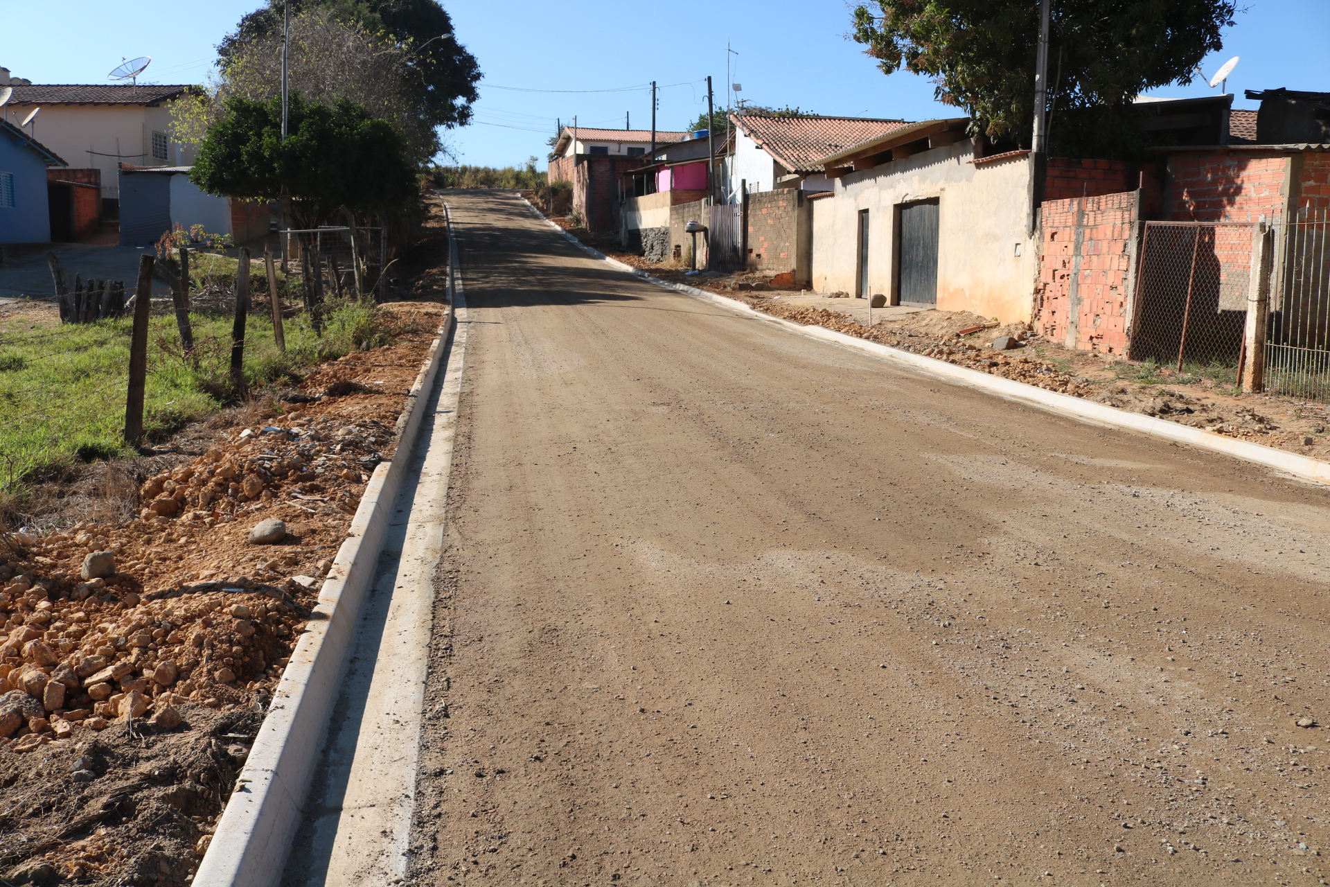 You are currently viewing Após anos sem asfalto, Prefeitura inicia obras para pavimentação asfáltica