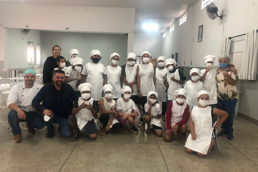Você está visualizando atualmente Prefeitura de Rafard, através do Departamento de Assistência Social, realiza projeto Mini Chefe com crianças.