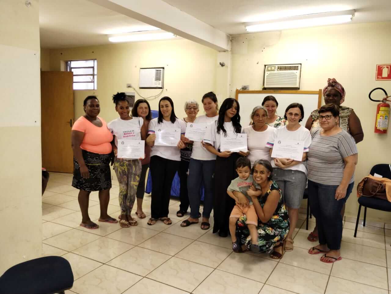 Read more about the article Prefeitura de Rafard, através do Departamento de Assistência Social, forma 7 alunas no curso de manicure e pedicure.