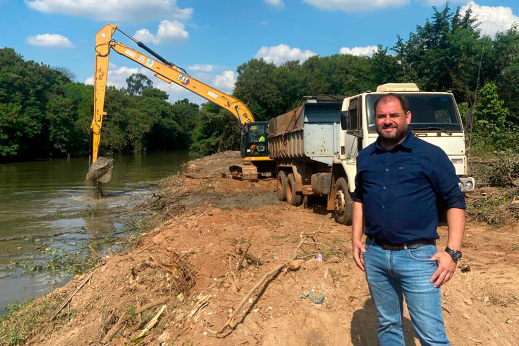 Rafard finaliza desassoreamento do Córrego São Francisco; obras seguem no bairro Bomba